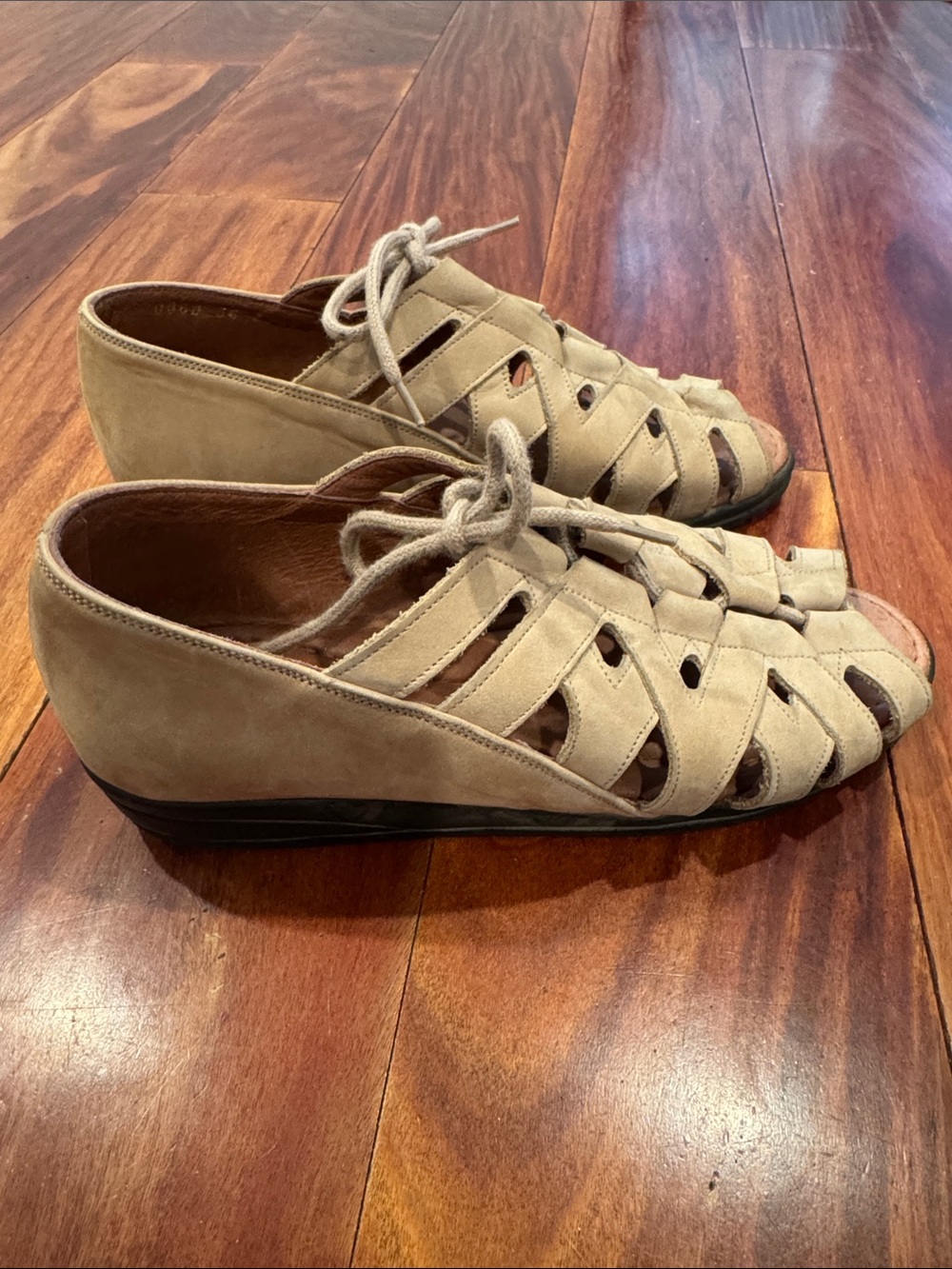 BeautiFeel Women's Sandals in Tan and Black